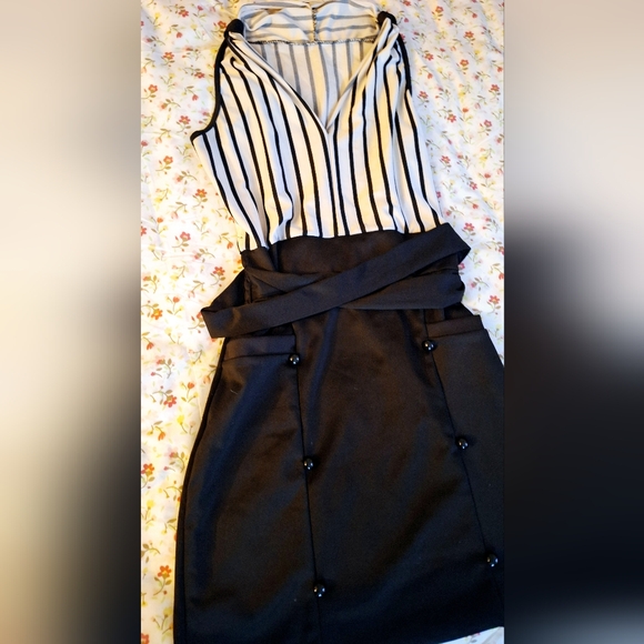 Vintage dress. - Picture 1 of 3